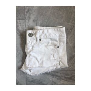 AMERICAN EAGLE WHITE SHORTS
